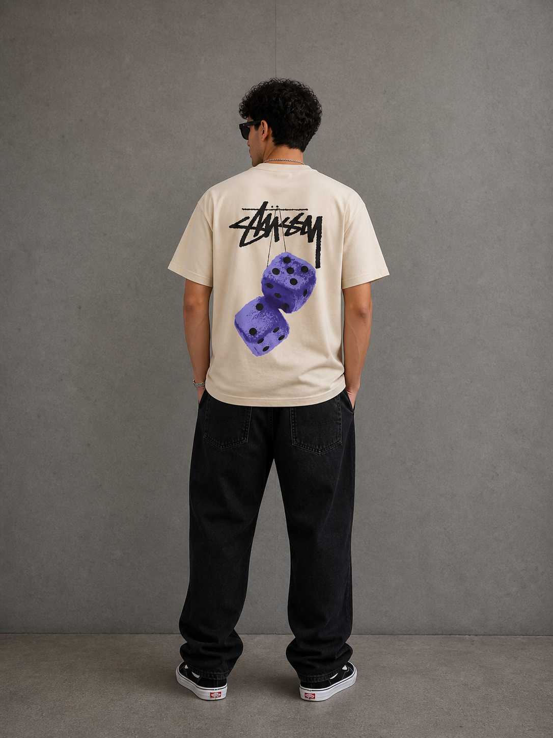 Camiseta Stussy con diseño de dados