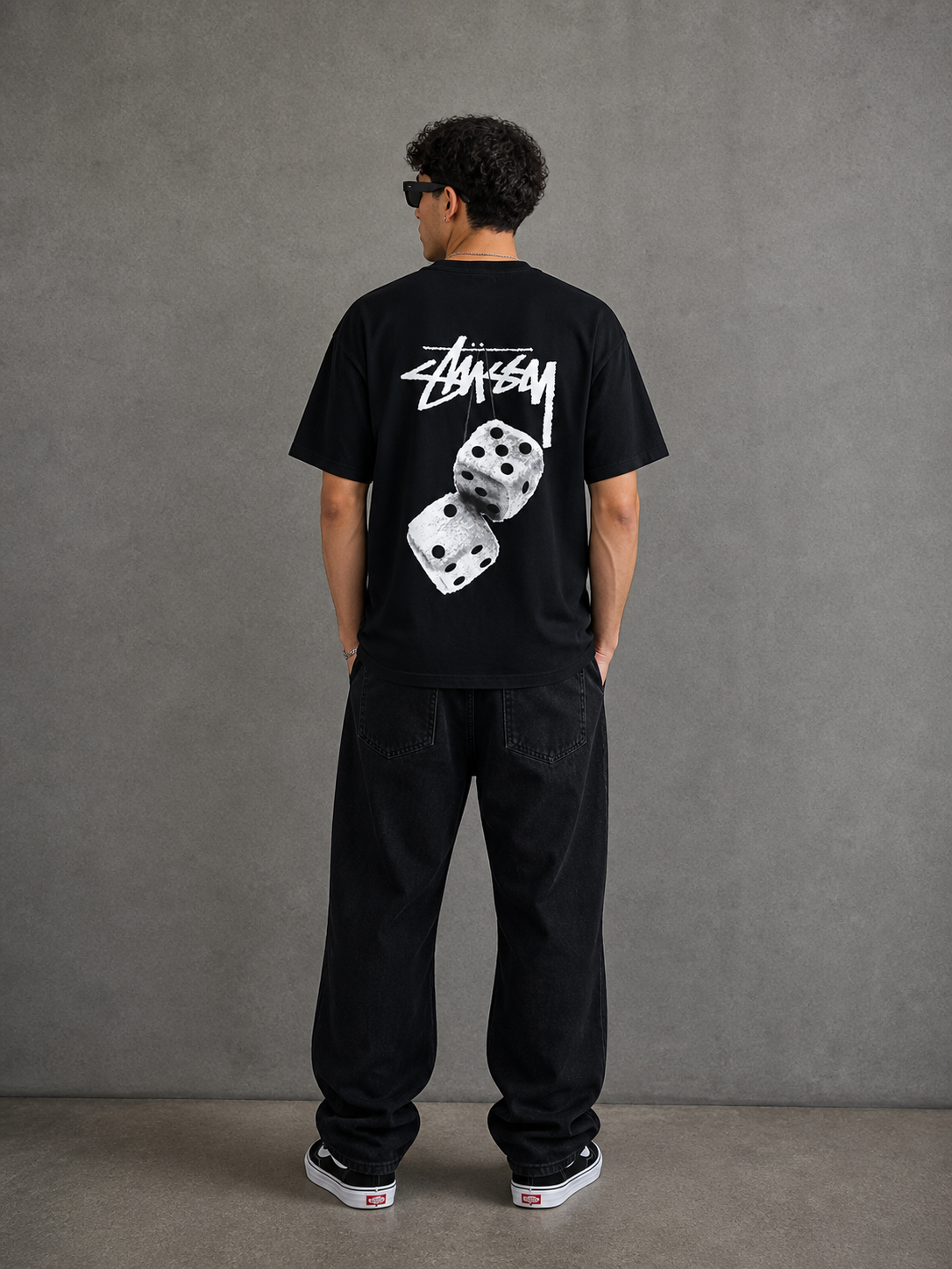 Camiseta Stussy con diseño de dados