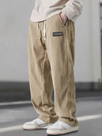 Pantalón de hombre , con cordón y bolsillos.