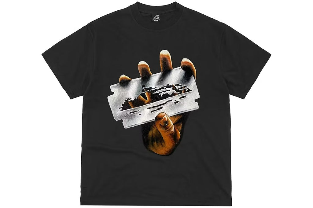Camiseta negra con logo
